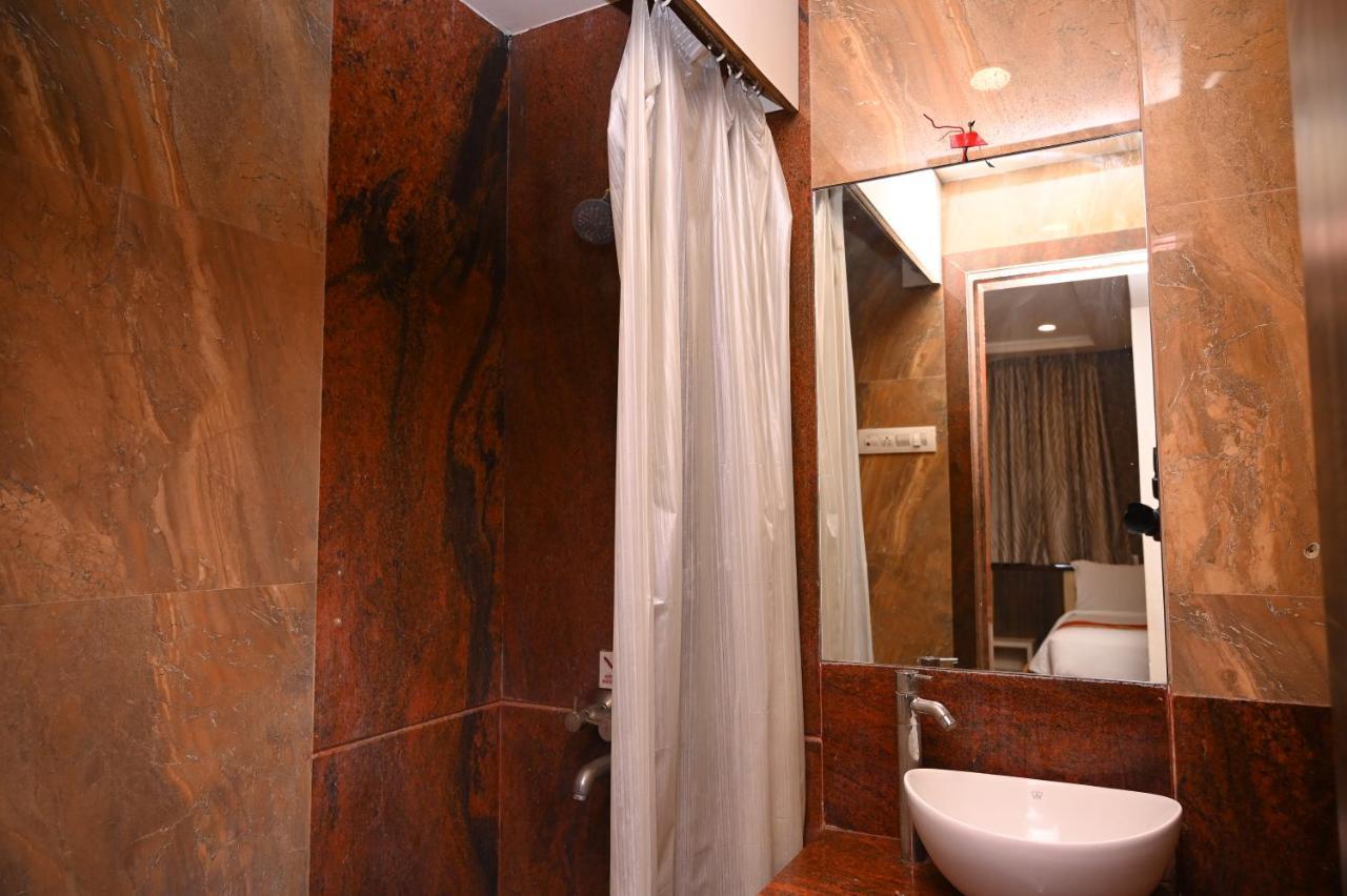 Hotel Center Point Solapur Zewnętrze zdjęcie