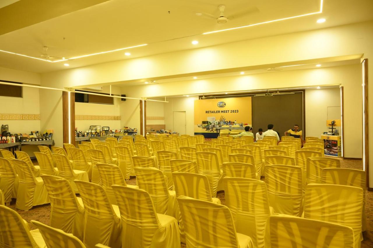 Hotel Center Point Solapur Zewnętrze zdjęcie