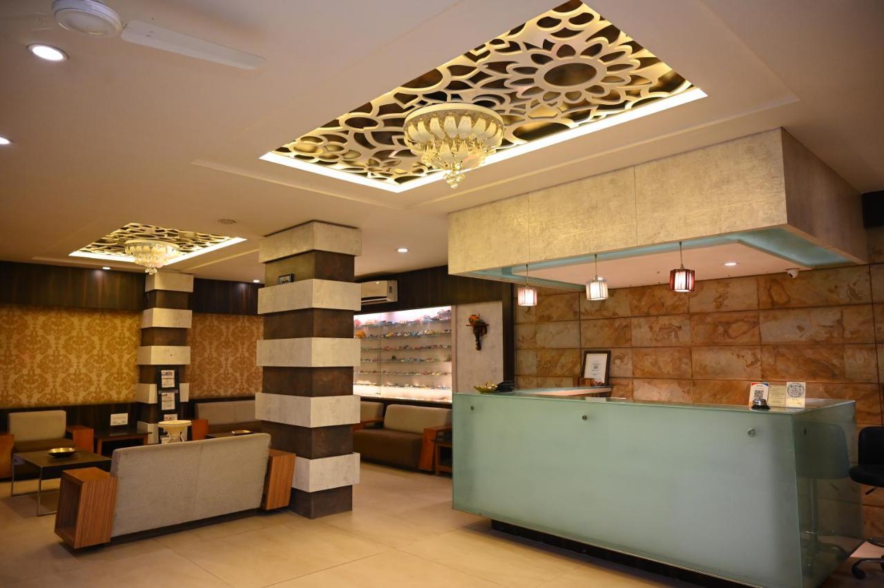 Hotel Center Point Solapur Zewnętrze zdjęcie