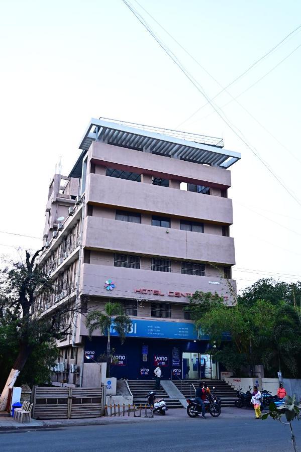 Hotel Center Point Solapur Zewnętrze zdjęcie