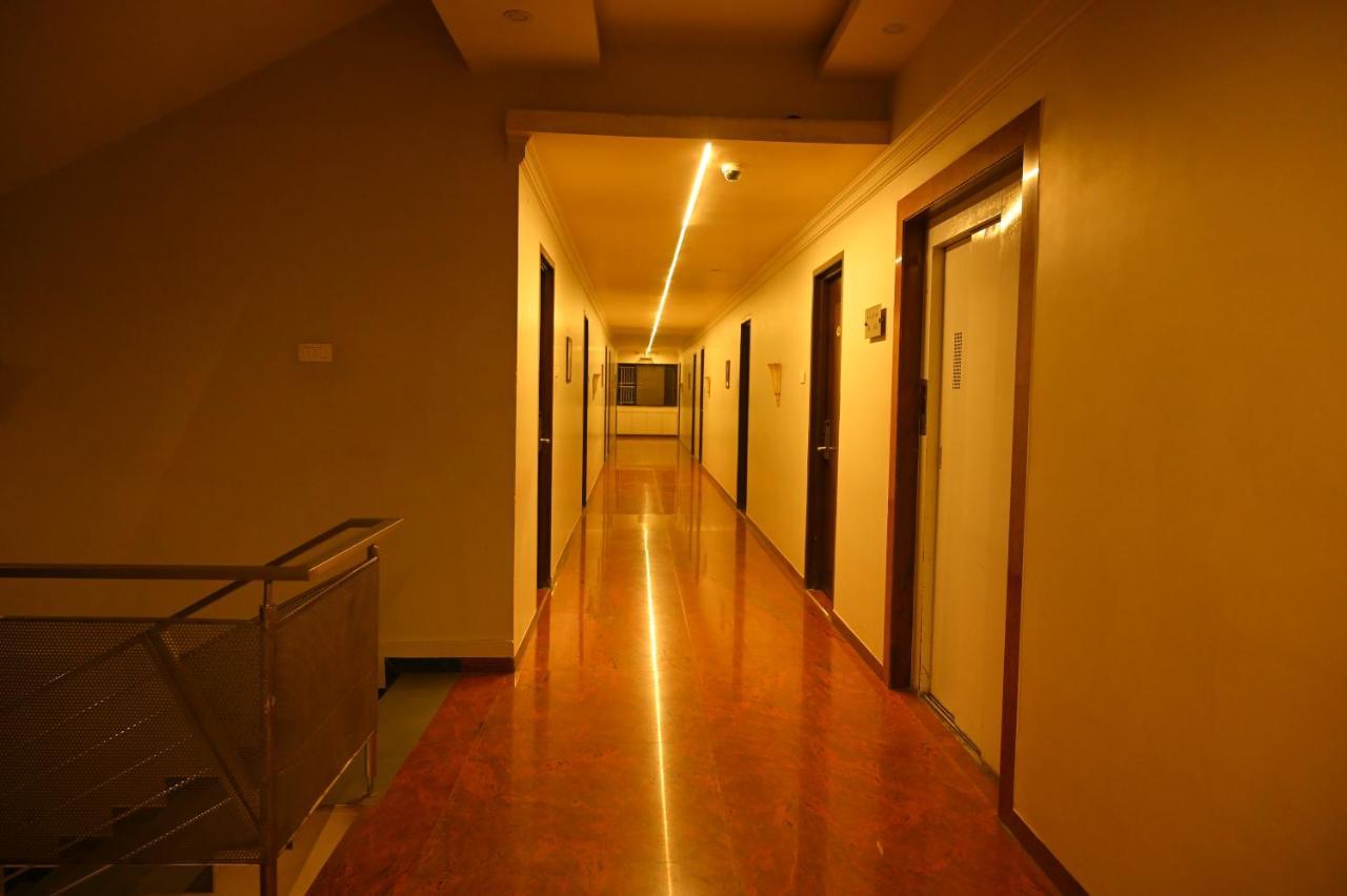 Hotel Center Point Solapur Zewnętrze zdjęcie